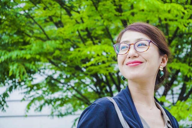 痛み、症状を改善された女性